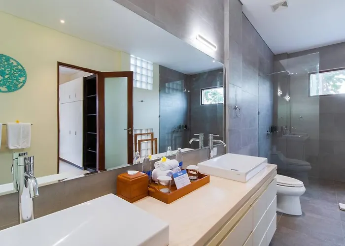 Super Spacious, 6 Bed, Chef, Daily B'fast, 12 Pax Seminyak (Bali)