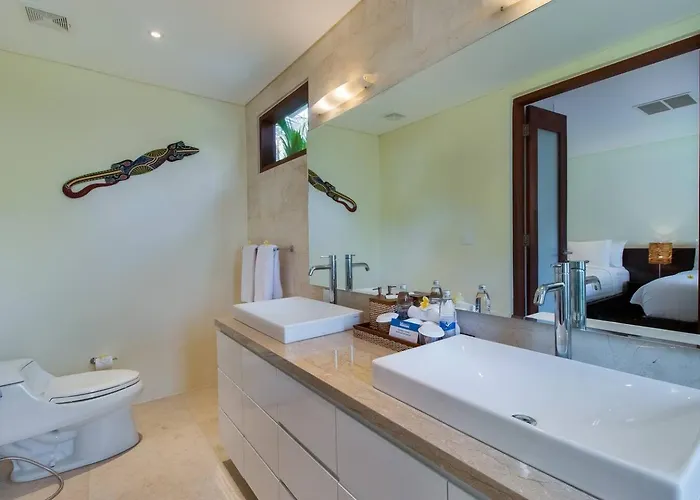 Super Spacious, 6 Bed, Chef, Daily B'fast, 12 Pax Seminyak (Bali)