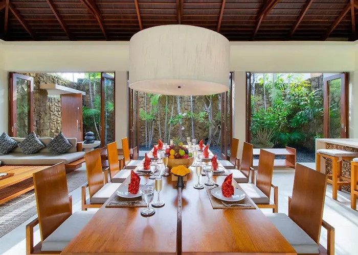 Super Spacious, 6 Bed, Chef, Daily B'fast, 12 Pax Villa *