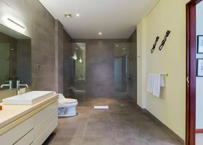 Super Spacious, 6 Bed, Chef, Daily B'fast, 12 Pax *