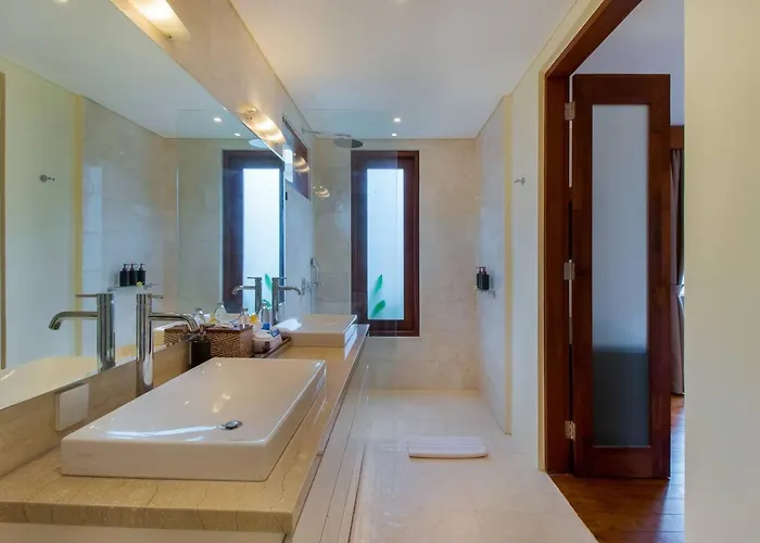 Super Spacious, 6 Bed, Chef, Daily B'fast, 12 Pax Villa
