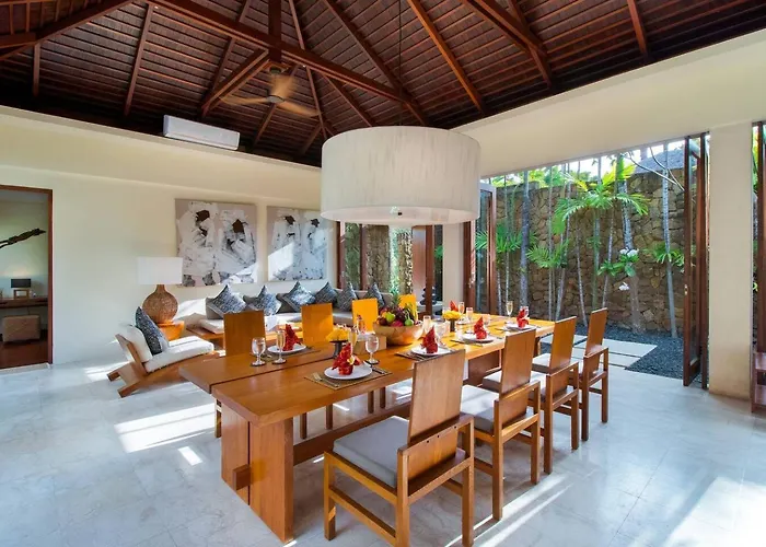 Super Spacious, 6 Bed, Chef, Daily B'fast, 12 Pax Villa