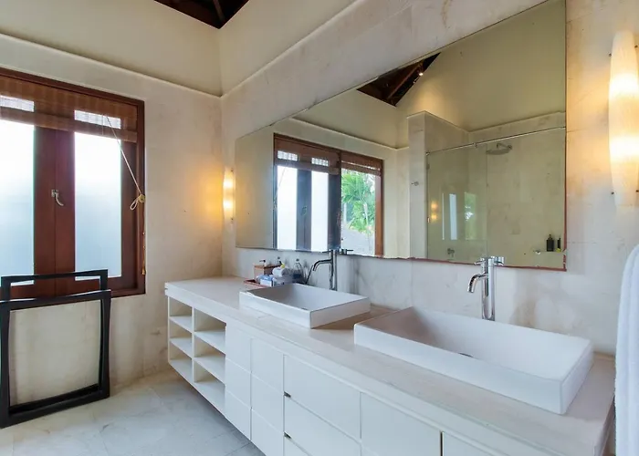 Super Spacious, 6 Bed, Chef, Daily B'fast, 12 Pax Seminyak (Bali)