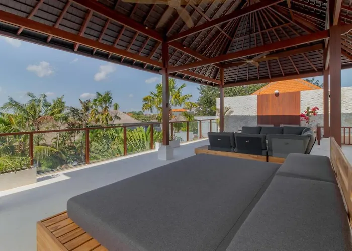 Super Spacious, 6 Bed, Chef, Daily B'fast, 12 Pax Villa