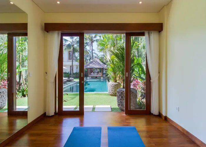 Super Spacious, 6 Bed, Chef, Daily B'fast, 12 Pax Villa *