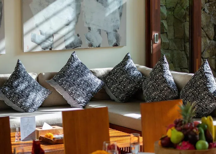 Super Spacious, 6 Bed, Chef, Daily B'fast, 12 Pax Villa *