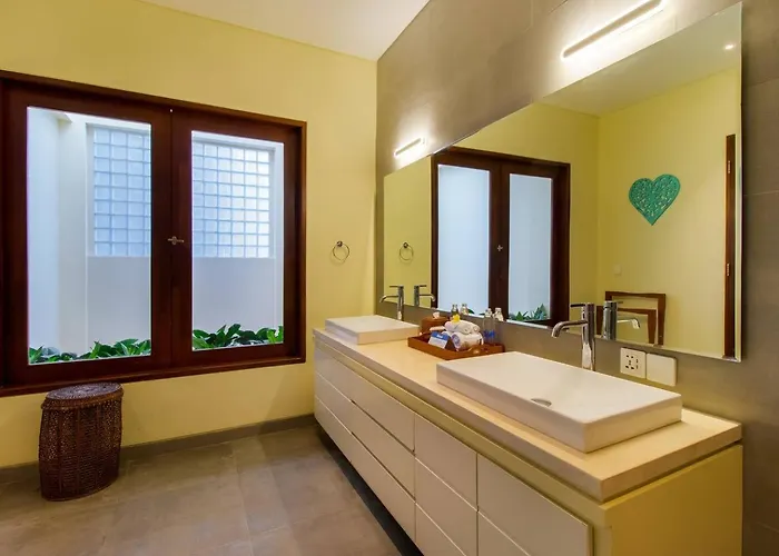 Super Spacious, 6 Bed, Chef, Daily B'fast, 12 Pax * Seminyak (Bali)