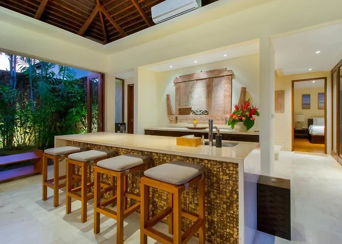 Super Spacious, 6 Bed, Chef, Daily B'fast, 12 Pax Seminyak (Bali)