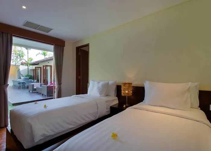 Super Spacious, 6 Bed, Chef, Daily B'fast, 12 Pax Villa *