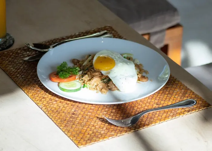 Super Spacious, 6 Bed, Chef, Daily B'fast, 12 Pax Villa *