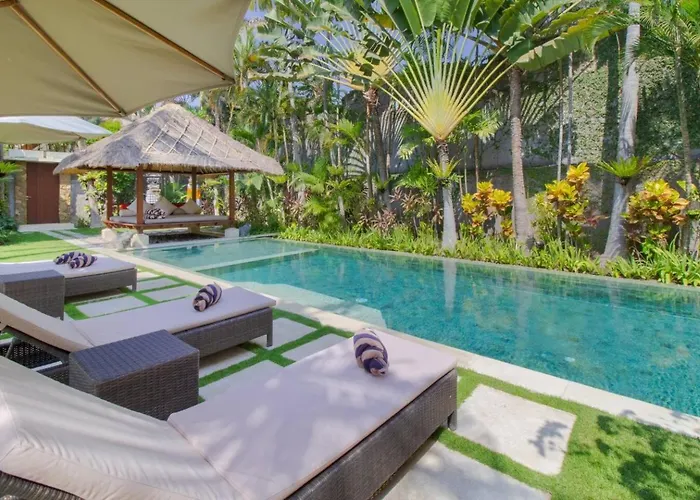 Super Spacious, 6 Bed, Chef, Daily B'fast, 12 Pax Villa